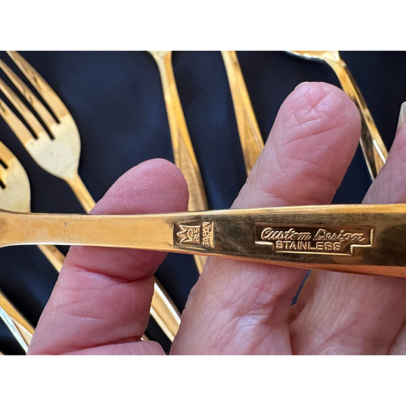 Royalton Antigua 31 PC Gold Electroplate Flatware Spoons Forks Ladle Slot Spoon+ - Picture 3 of 10